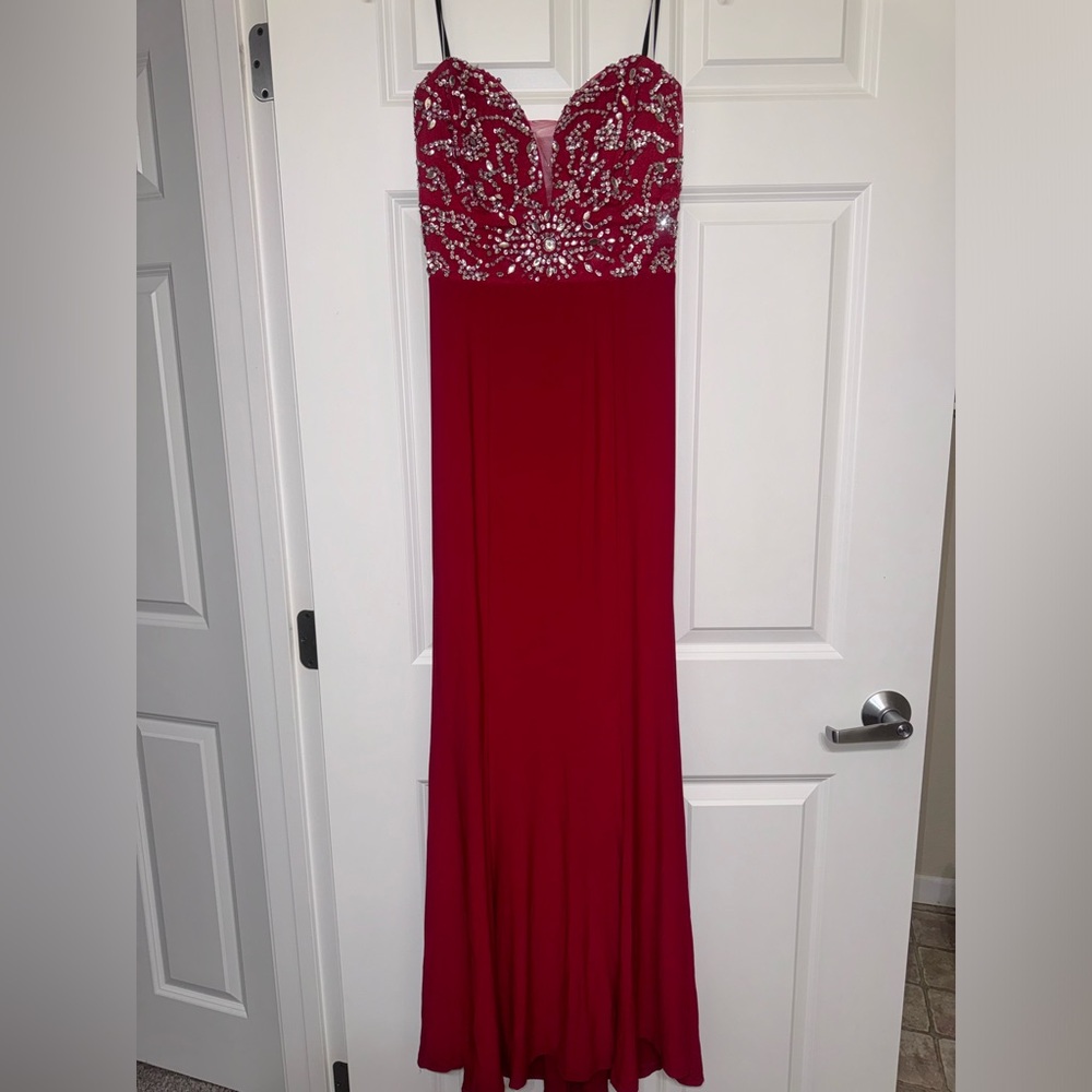 Beautiful Windsor Strapless Size 11/12 Red Gown with Embellishments